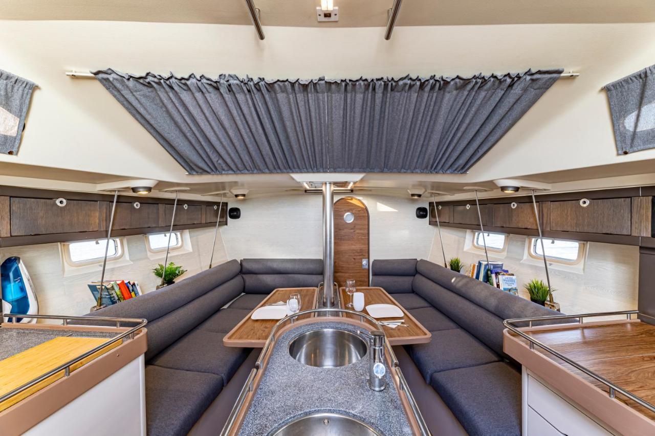 Relaxing On A 38ft Sail Yacht Botel *