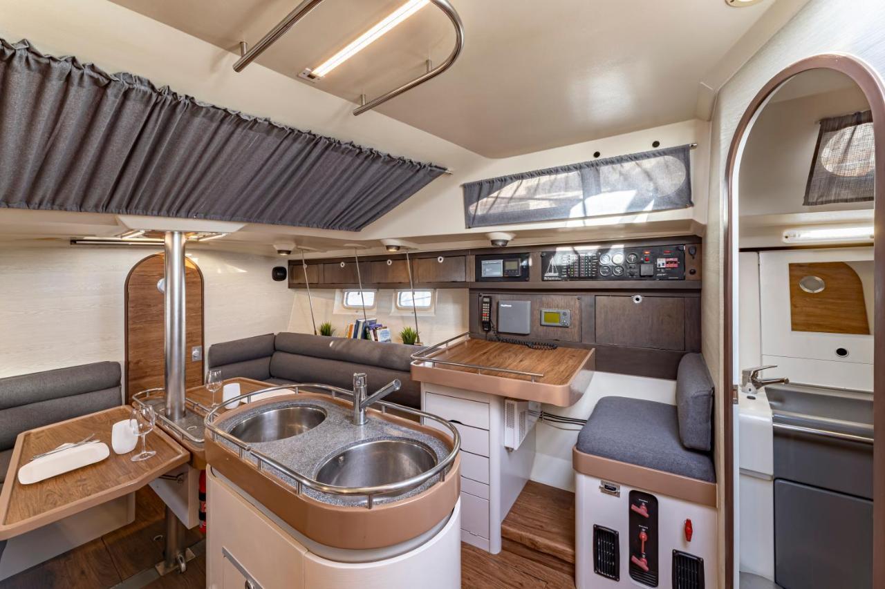 Relaxing On A 38ft Sail Yacht *