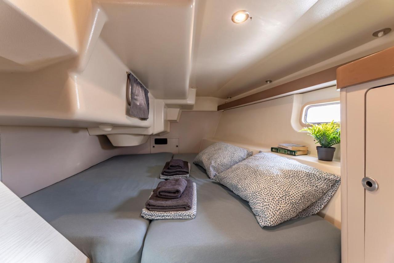 Relaxing On A 38ft Sail Yacht Botel