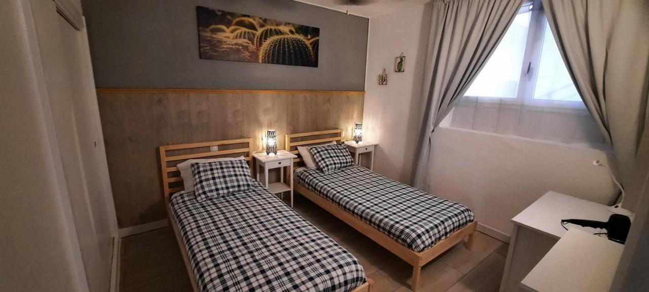 Lanzarote-beach-apartment, Cucharas Beach, -- 1 Minute Walk From Main Square, 35 Meters From Apartamento Costa Teguise