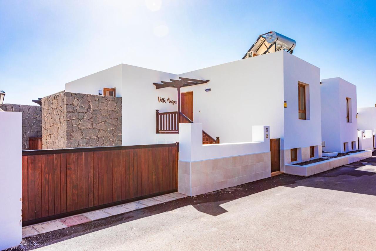 Amigos 200 Mq, With Bar, Hot Pool, Billiard And Bbq Playa Blanca (Lanzarote)