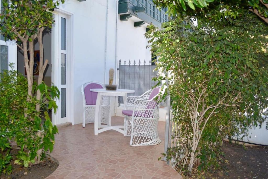 Playa Chica With Terrace 100 M From The Sea Apartamento *