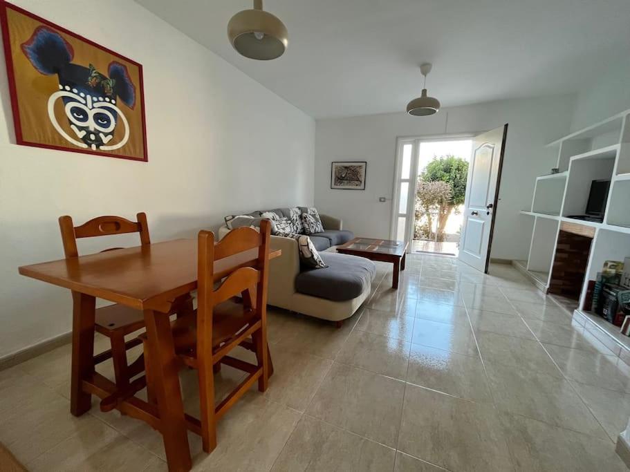 Playa Chica With Terrace 100 M From The Sea Apartamento Puerto del Carmen (Lanzarote)