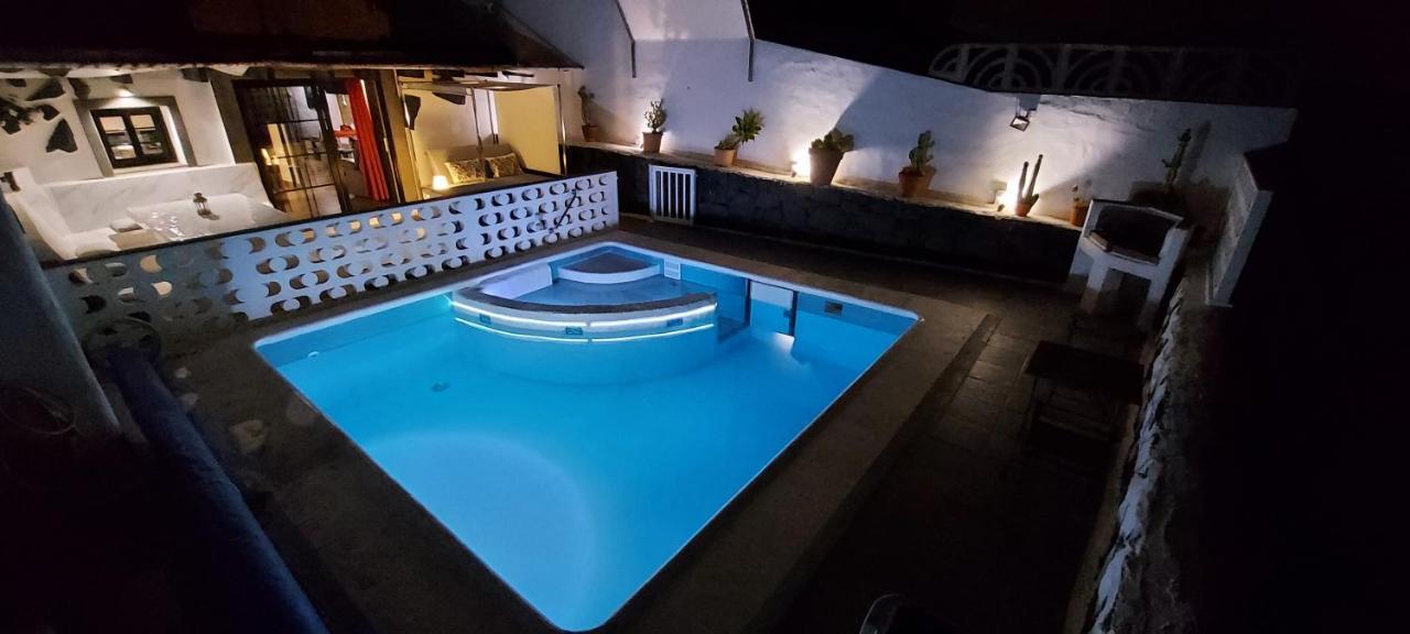 Aloelux !! - Private With Pool , Jacuzzi, Cinema, Massage ,wonderful View, Art Desing