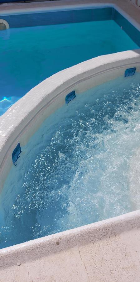 Aloelux !! - Private With Pool , Jacuzzi, Cinema, Massage ,wonderful View, Art Desing *