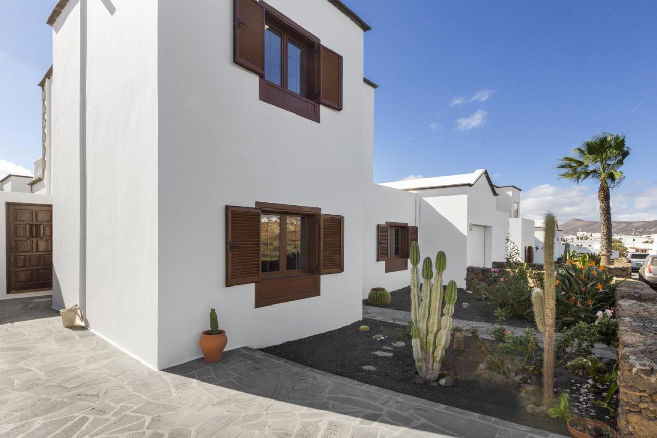 Reymar Villa Tias