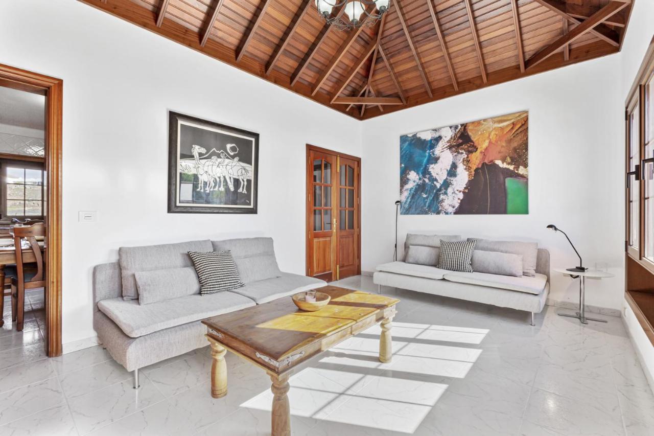 Reymar Villa Tias