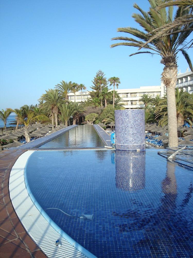 Vik San Antonio Hotel 4*