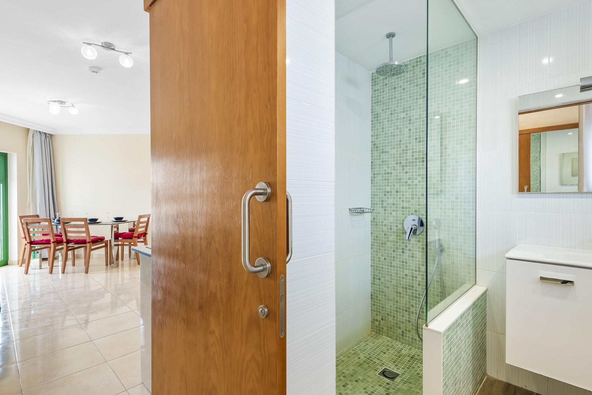 Adelfas Hotel 3*