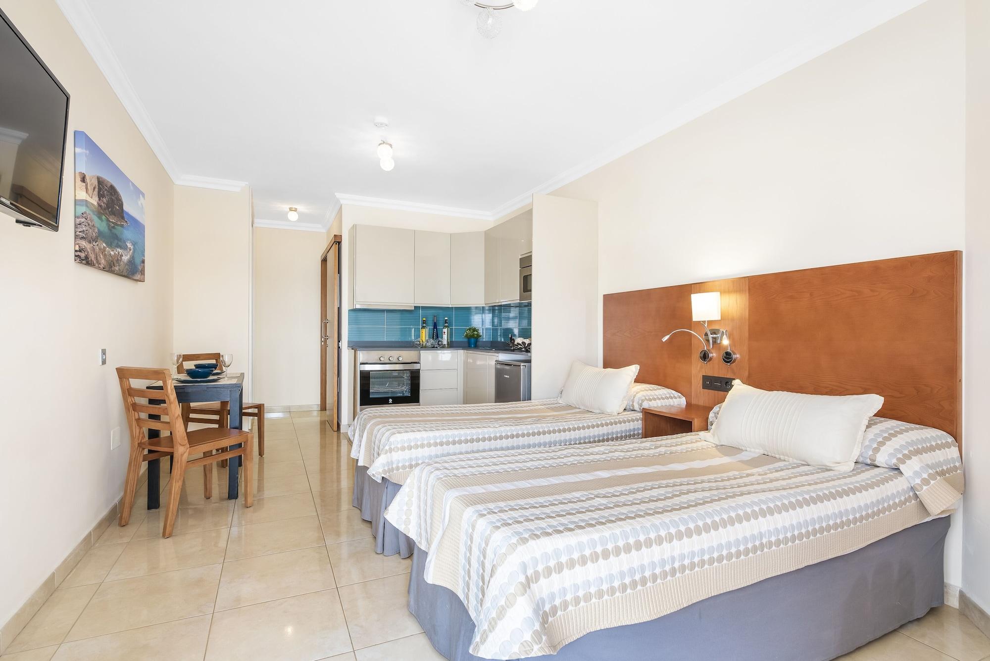Hotel Adelfas