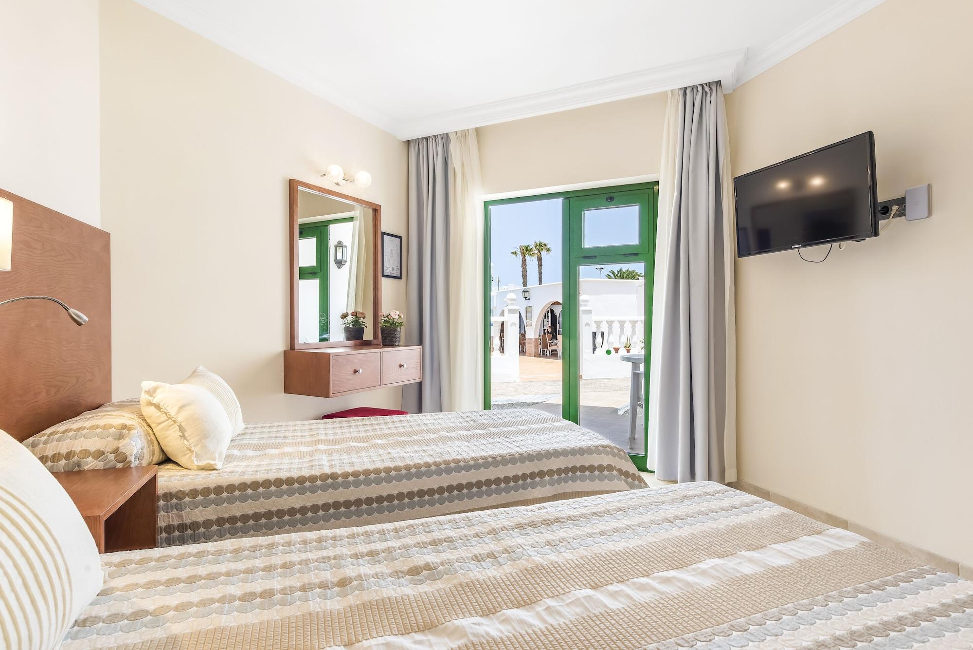 Hotel Adelfas