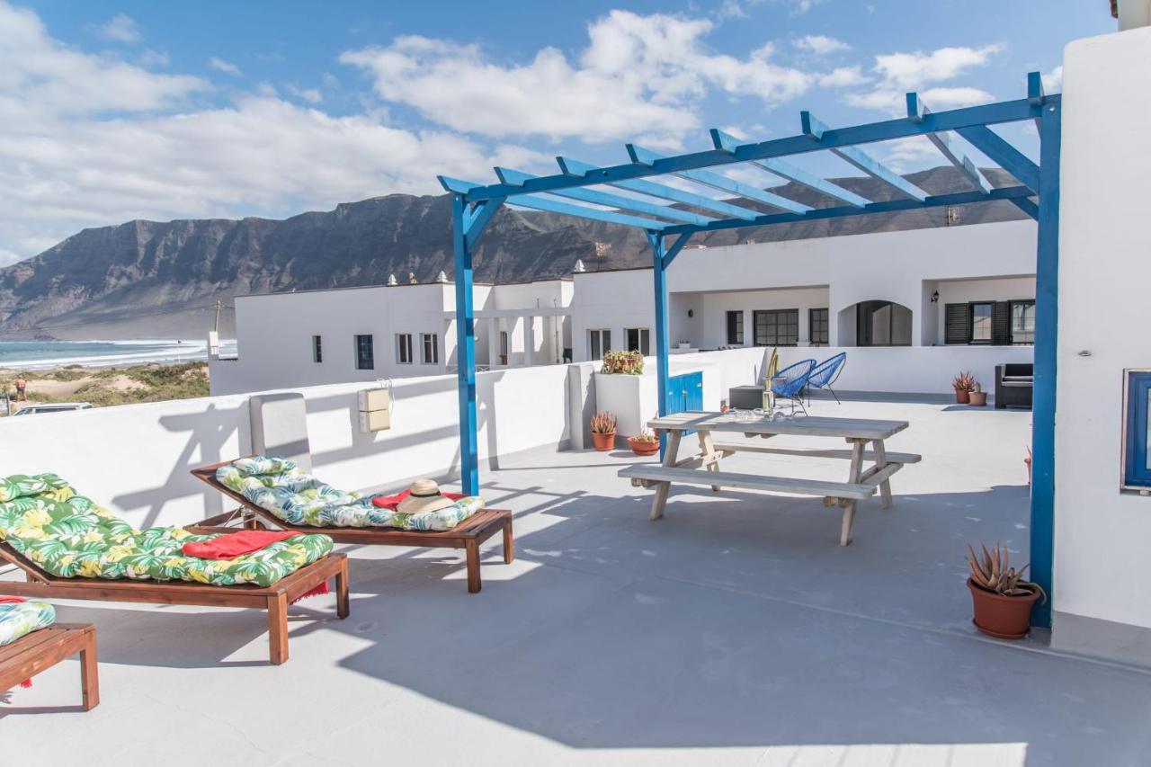 Sandy Bay With Roof Terrace And Sea Views Apartamento Famara