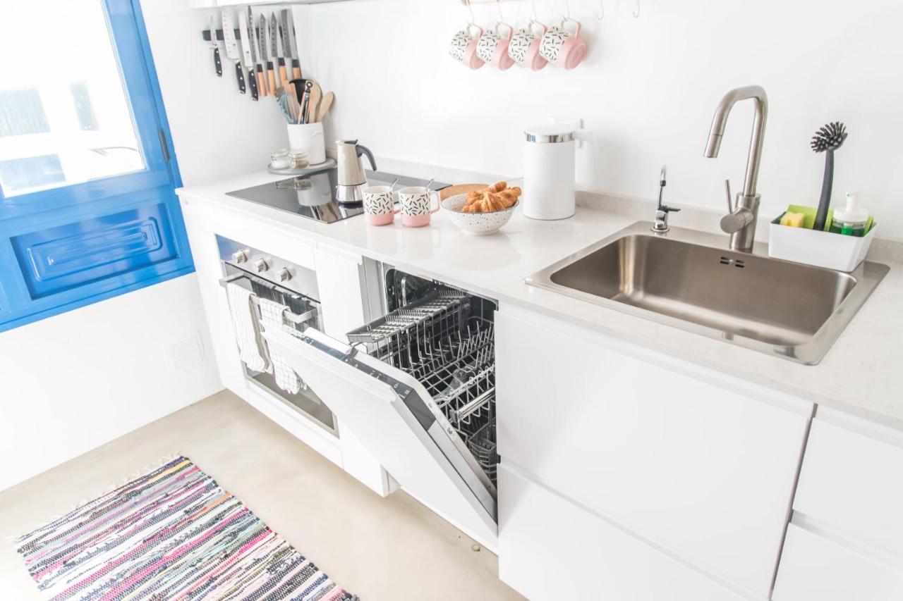 Sandy Bay With Roof Terrace And Sea Views *