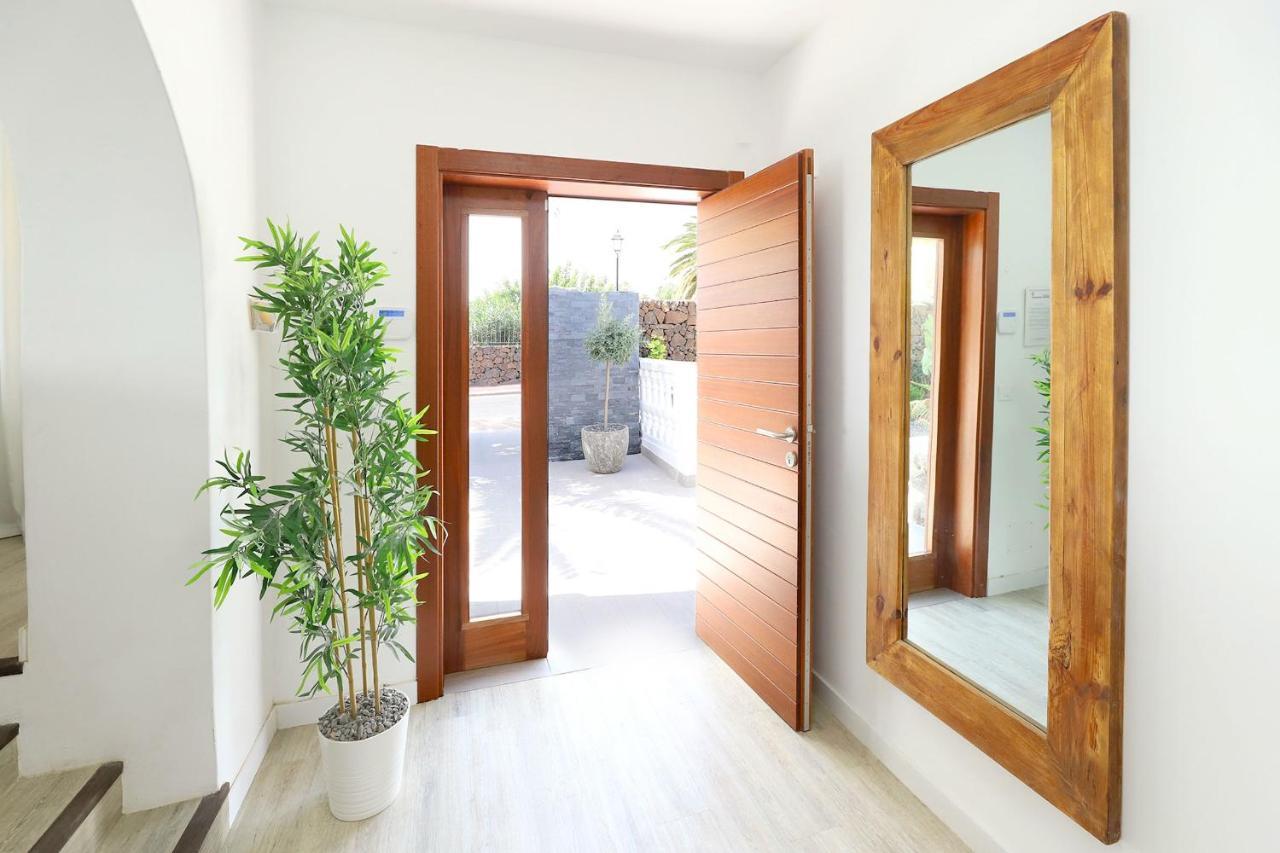 Villa Graceful 5 Bedrooms Vega Del Carmen Distant Sea Views Puerto del Carmen (Lanzarote)