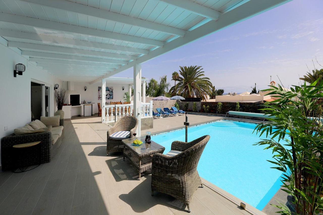 Villa Graceful 5 Bedrooms Vega Del Carmen Distant Sea Views *