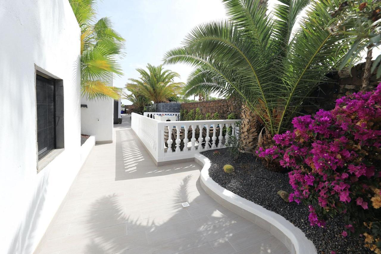 Villa Graceful 5 Bedrooms Vega Del Carmen Distant Sea Views *