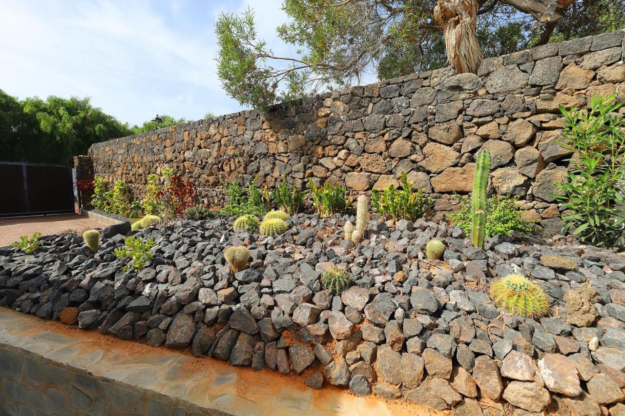 Graceful 5 Bedrooms Vega Del Carmen Distant Sea Views Villa *