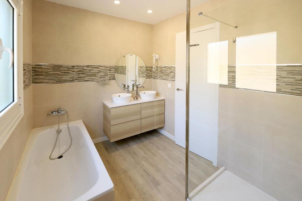Graceful 5 Bedrooms Vega Del Carmen Distant Sea Views *