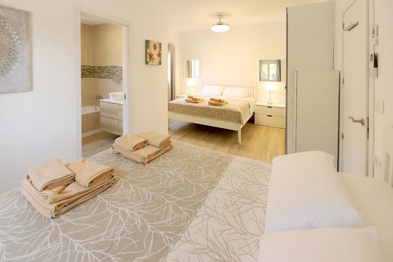 Villa Graceful 5 Bedrooms Vega Del Carmen Distant Sea Views