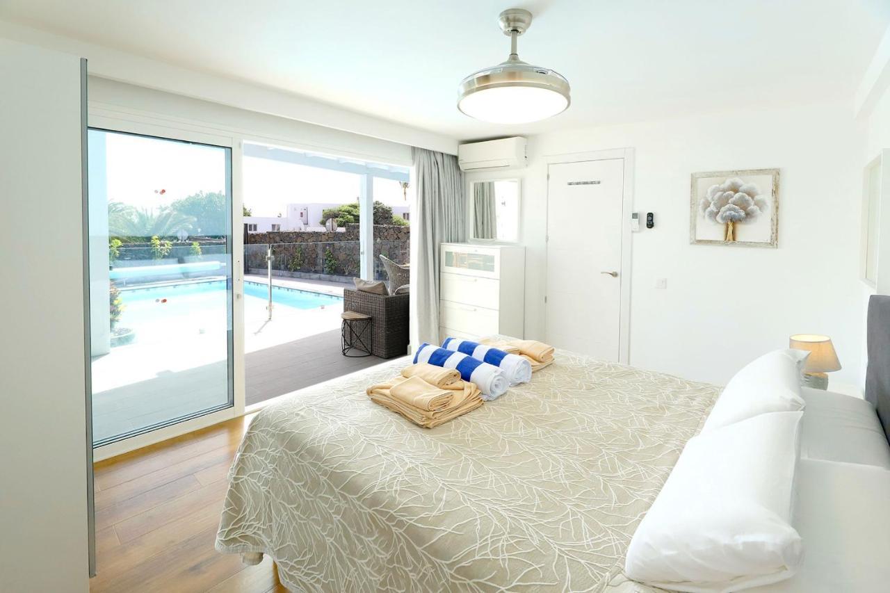 Villa Graceful 5 Bedrooms Vega Del Carmen Distant Sea Views