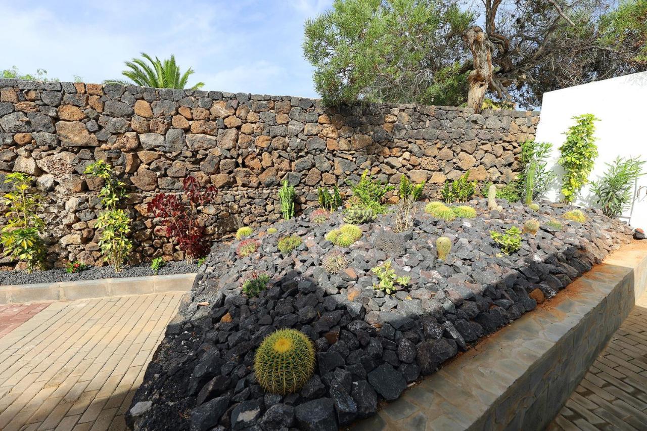 Graceful 5 Bedrooms Vega Del Carmen Distant Sea Views Villa