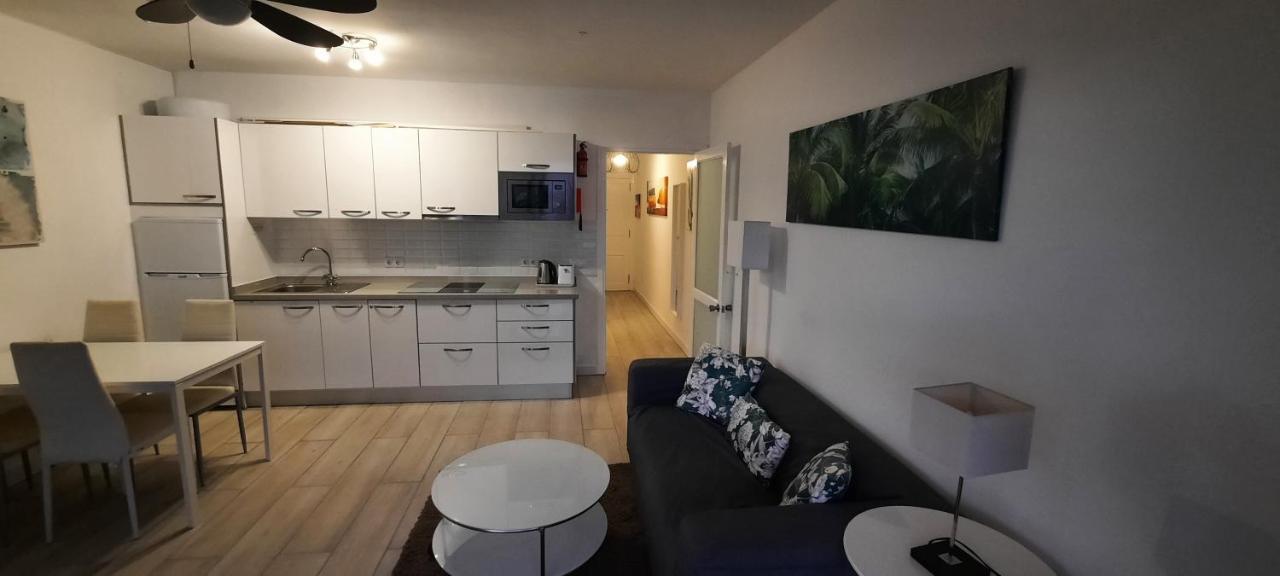 Apartamento Lanzarote-beach-apartment, Cucharas Beach, -- 1 Minute Walk From Main Square, 35 Meters From