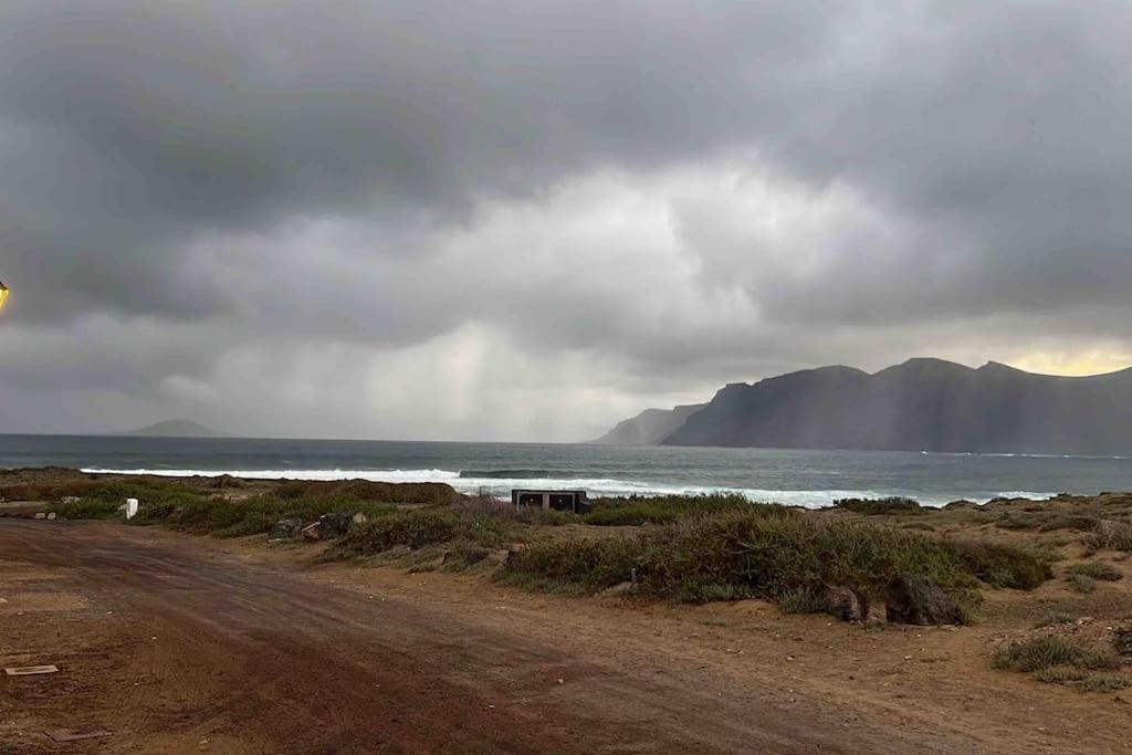 Famara, Apto. En Zona Tranquila A 200m Del Mar. Famara