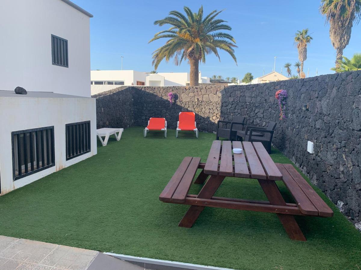 Basement Very Large Fantastic Location Apartment *