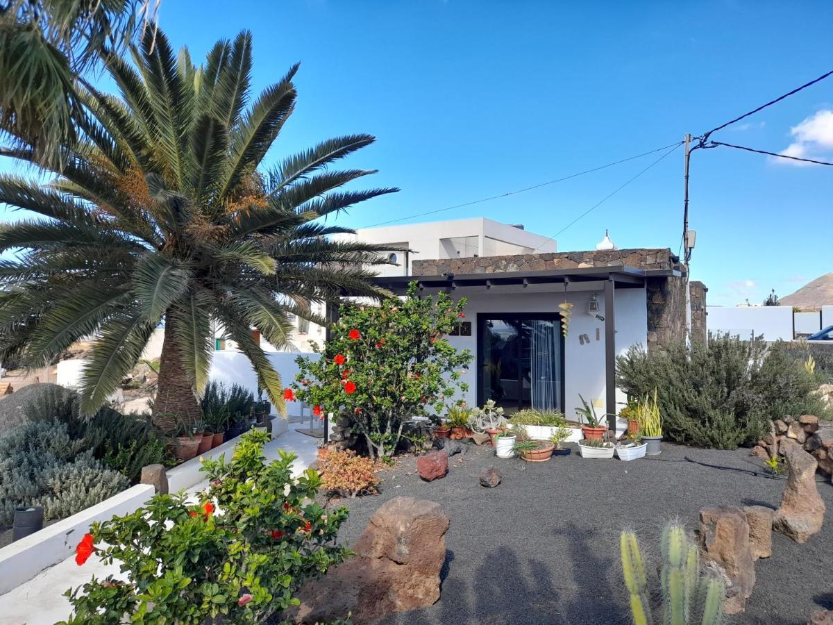 Con Terraza Y Jardin Las Brenas