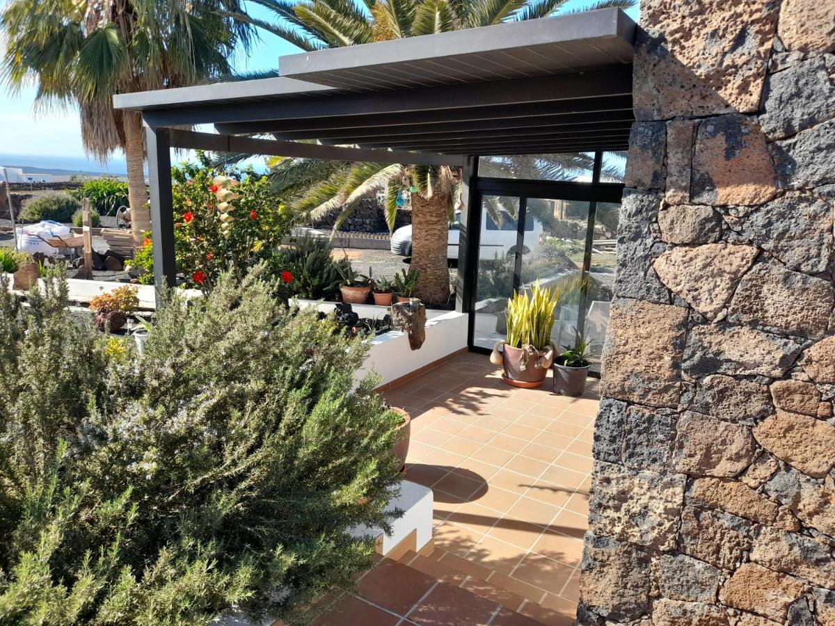 Con Terraza Y Jardin Holiday home *