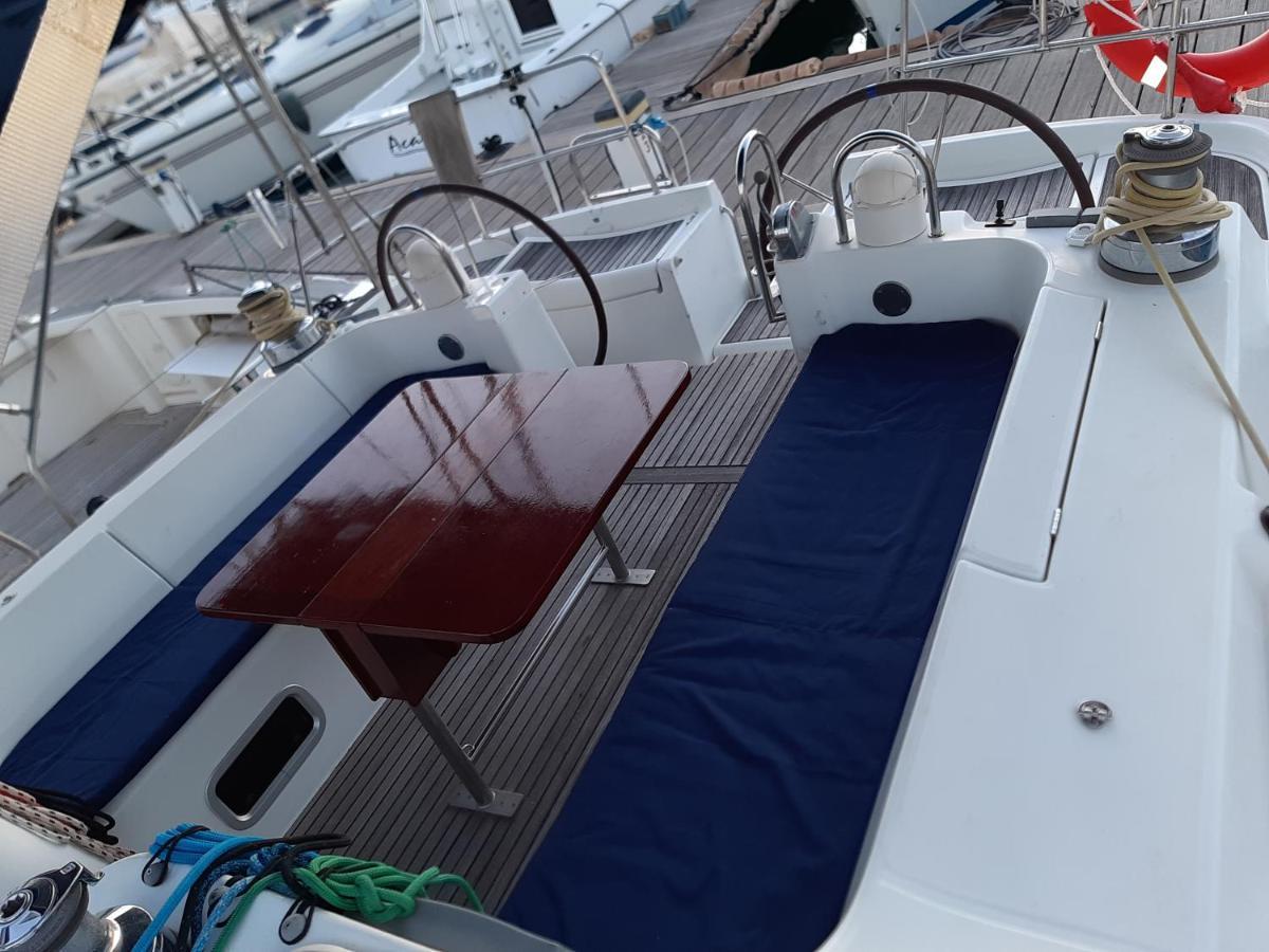 Erima Hotel en barco Puerto Calero