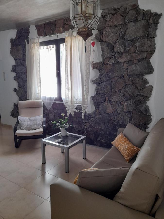 Con Terraza Y Jardin Holiday home