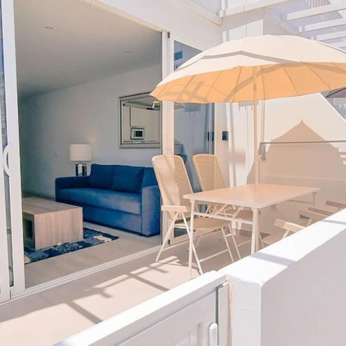 Airconditioned 2bed Poolside Apartamento