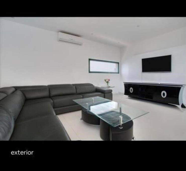 Spacious Private & Private Heated Pool - Sunshine *