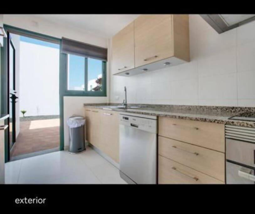 Spacious Private & Private Heated Pool - Sunshine Costa Teguise
