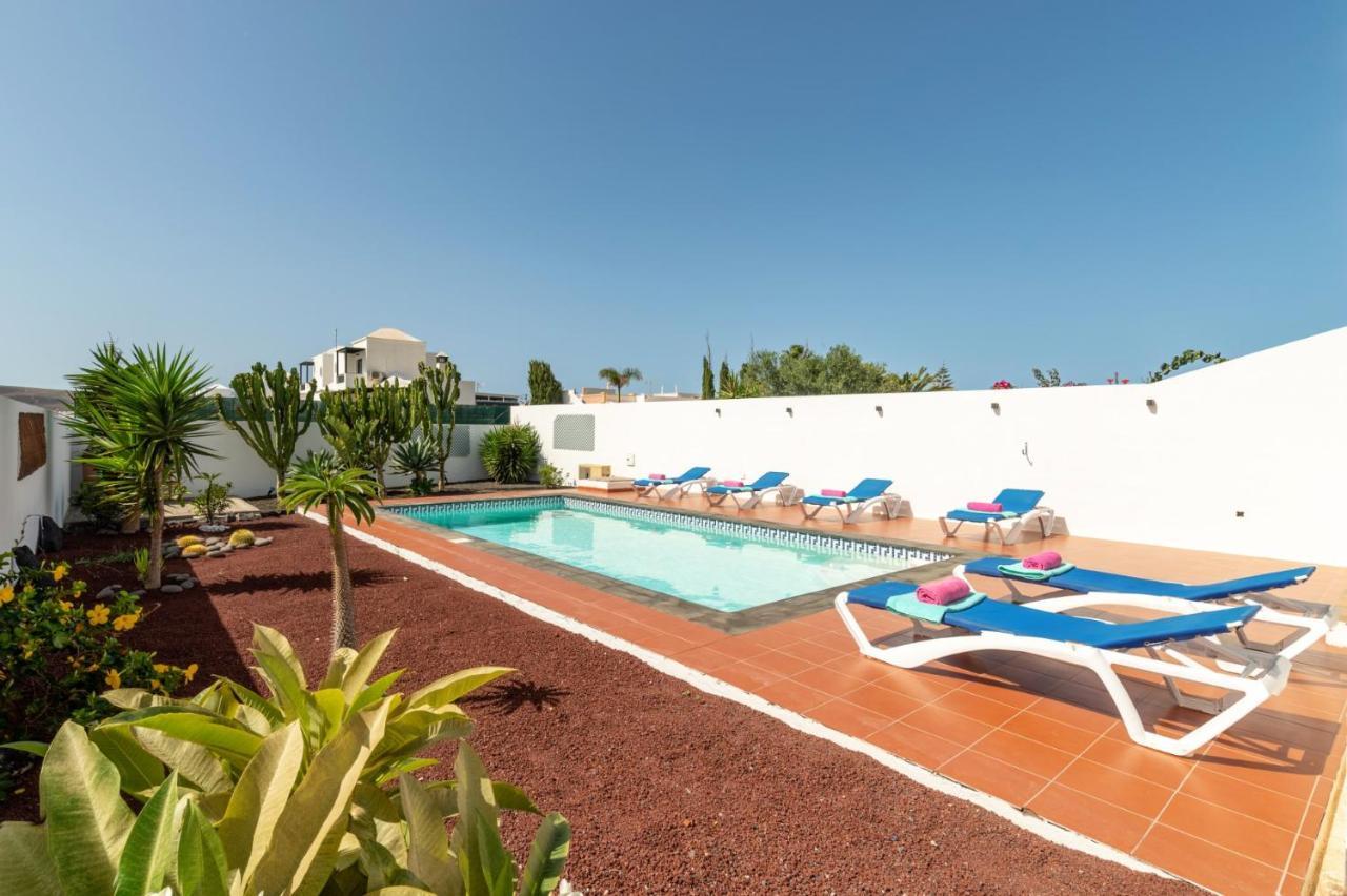 Villa Tropical By *