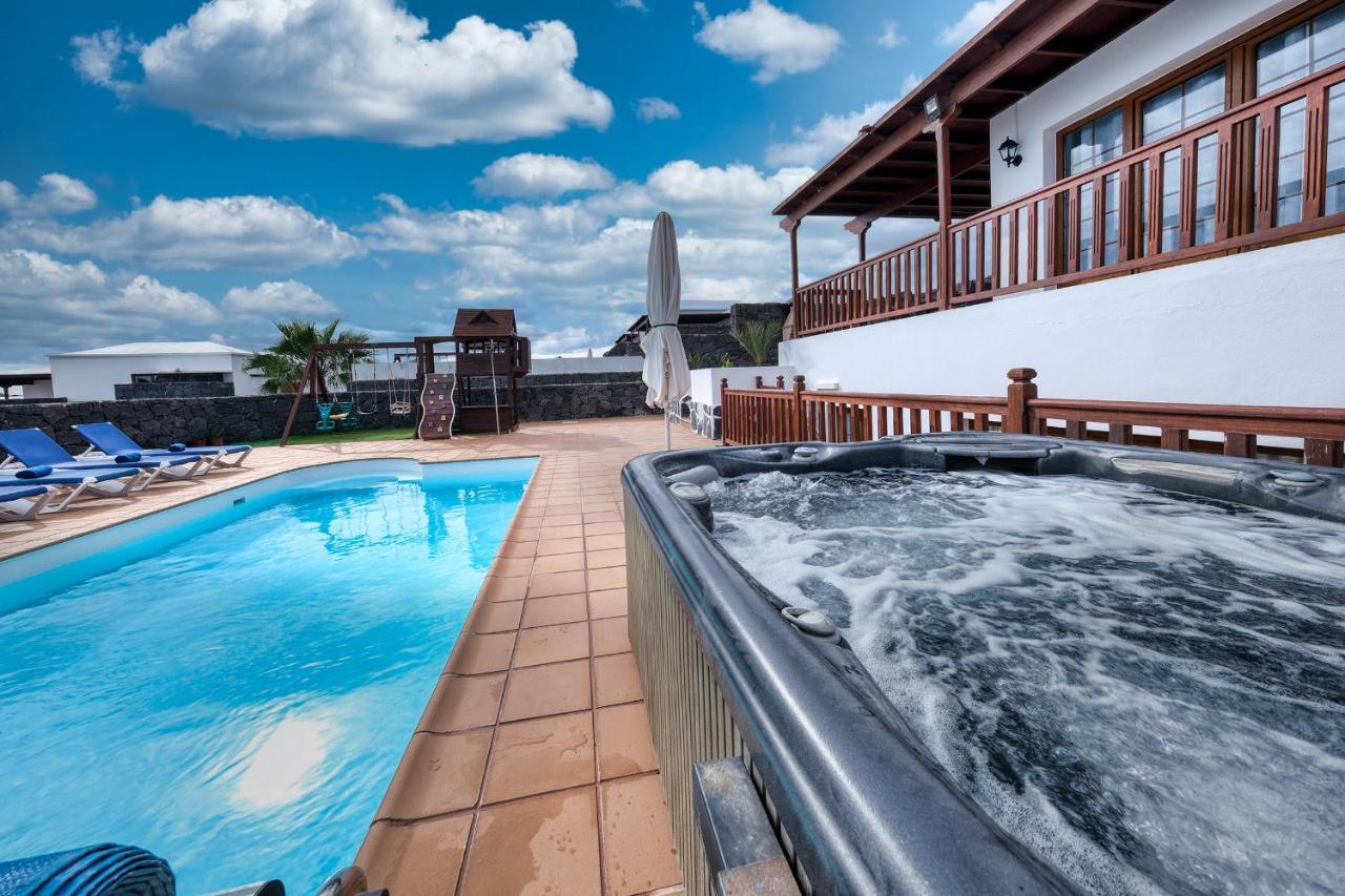 Villa Flavia-private Pool, Jacuzzi, Sea Views