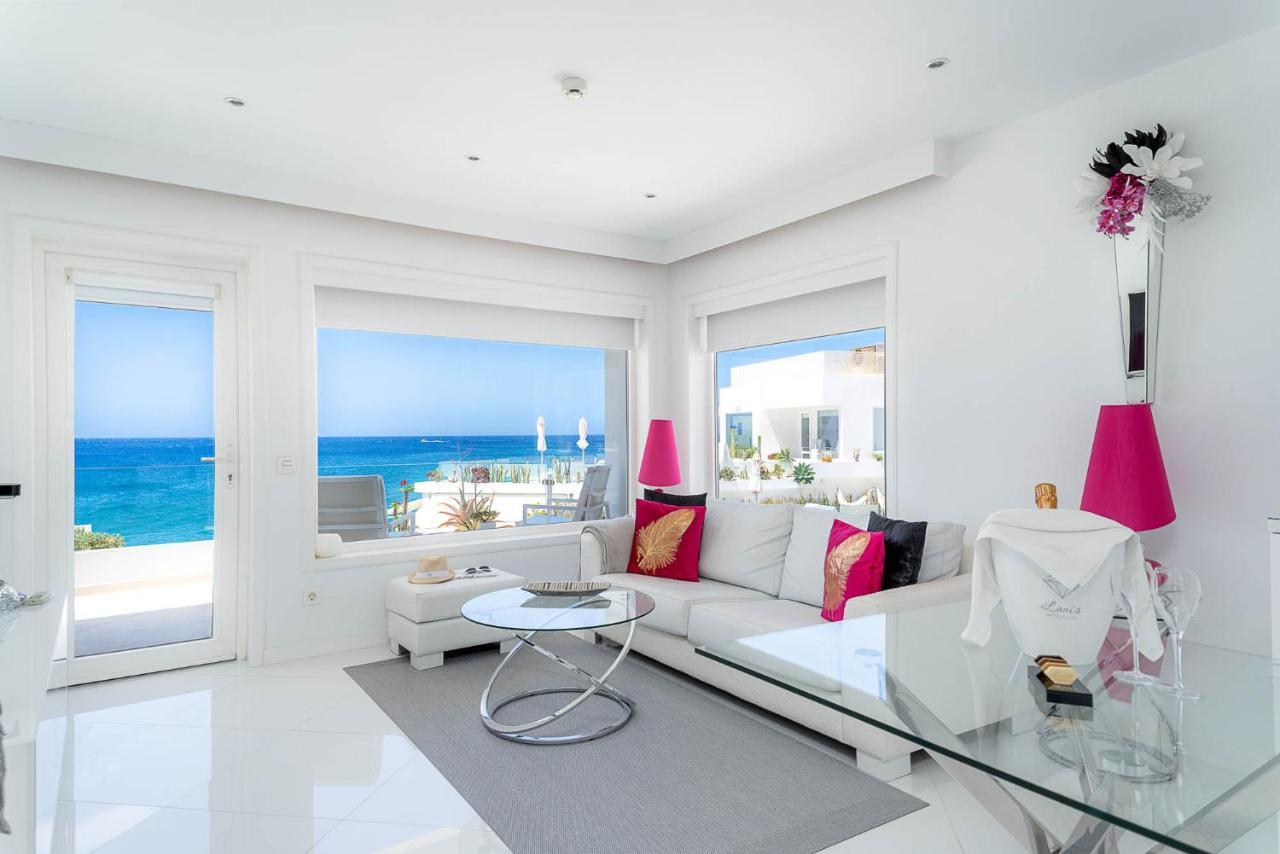 Lani's De Luxe - Adults Only Hotel