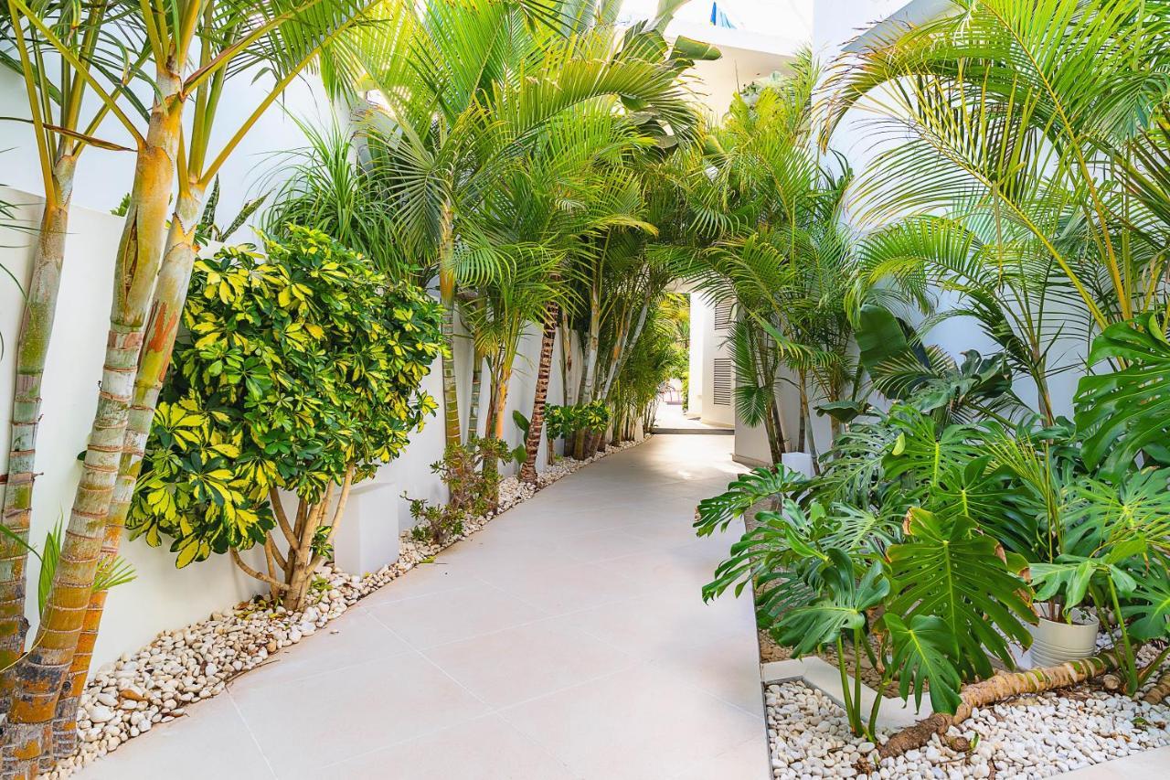 Lani's De Luxe - Adults Only 5*