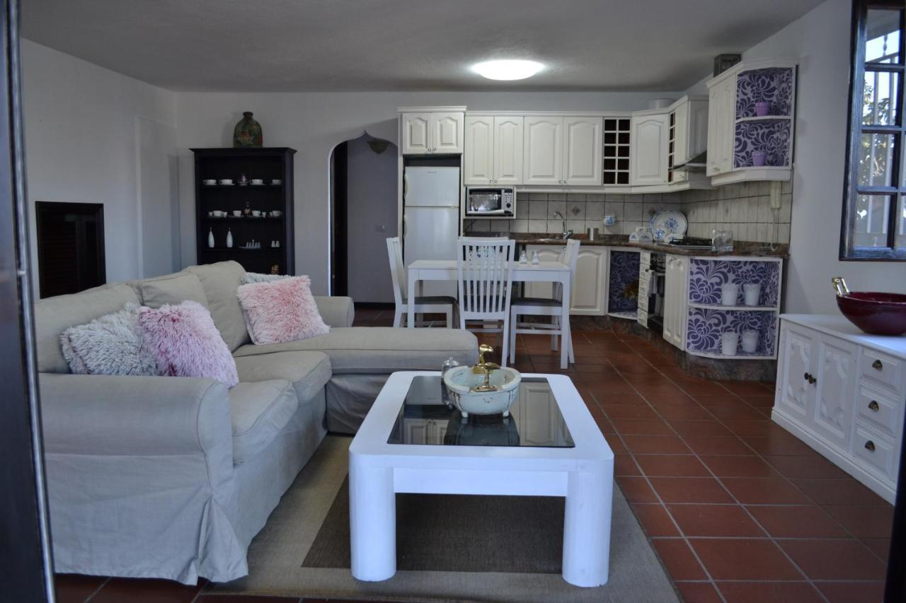 Dona Cris Guest house *