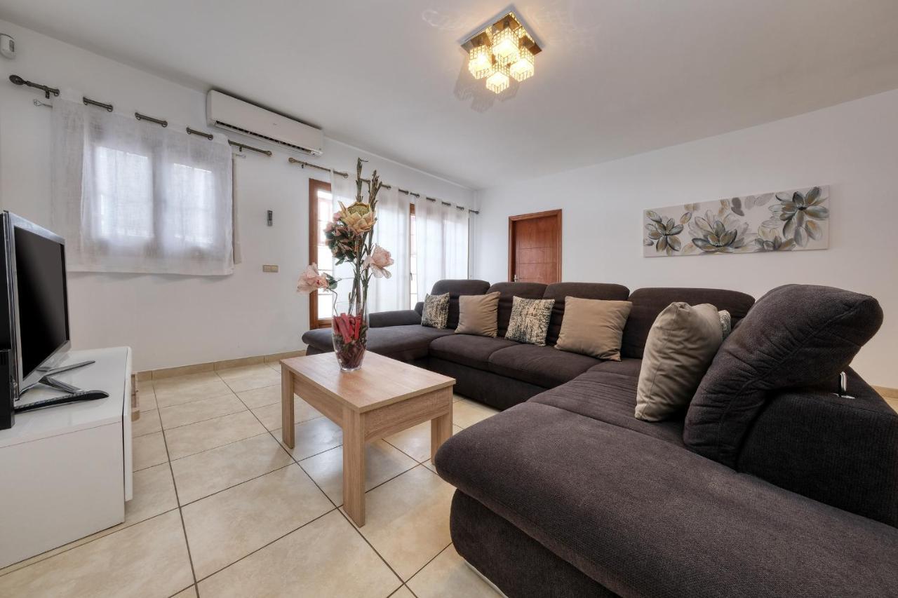 Flavia-private Pool, Jacuzzi, Sea Views Villa *