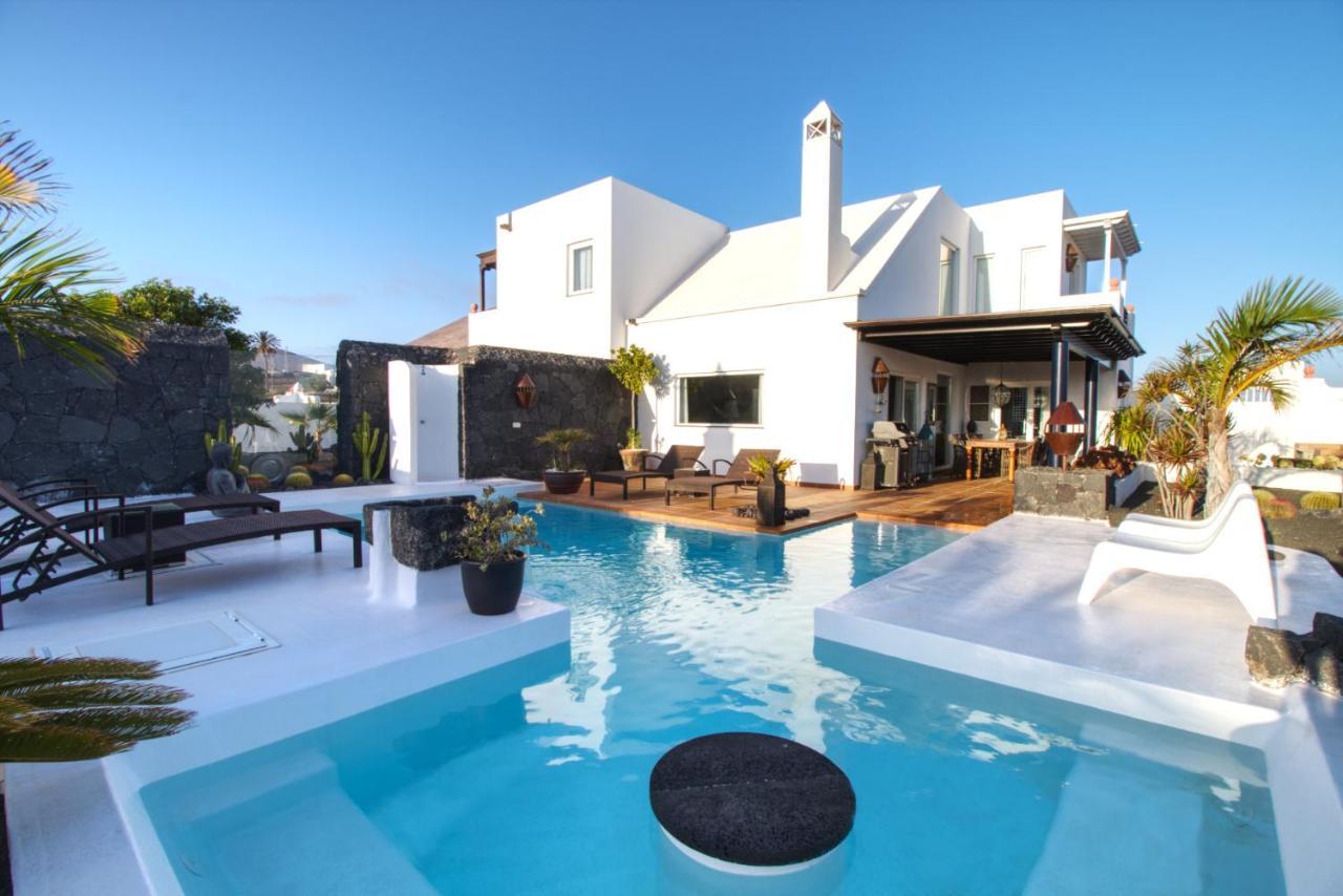 Canis Villa Tías