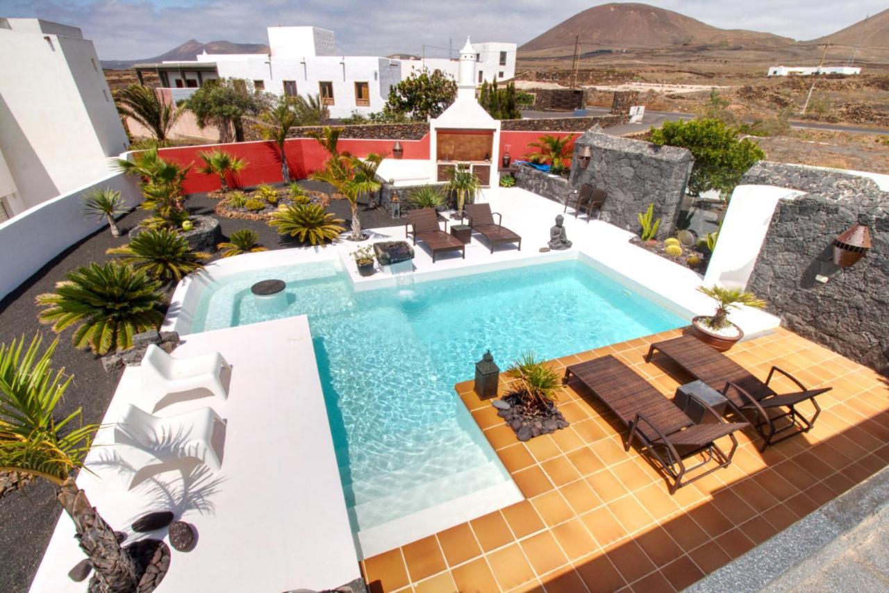 Canis Villa