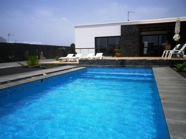 Preciosa Playa Blanca (Lanzarote)