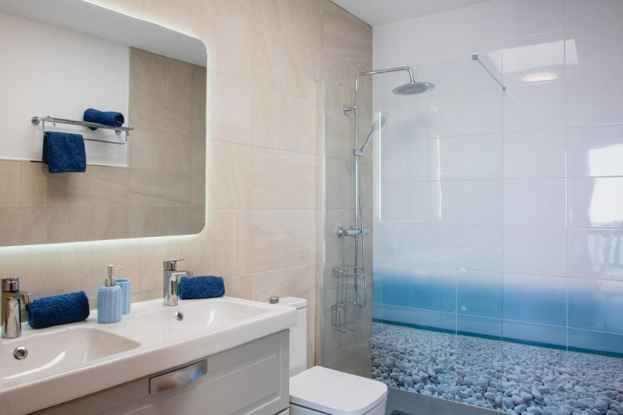 Frontline 25, Modern Coastal Design With Amazing Views