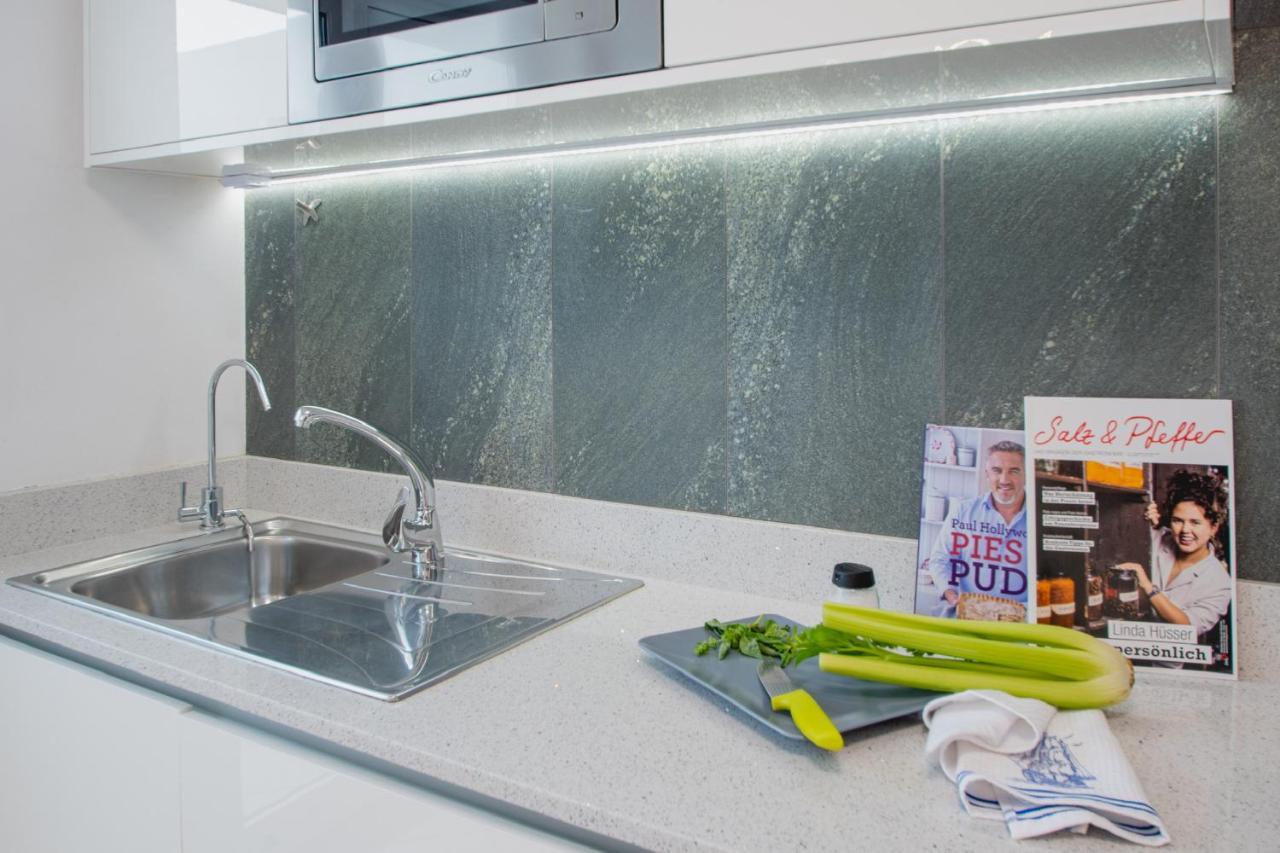Frontline 25, Modern Coastal Design With Amazing Views