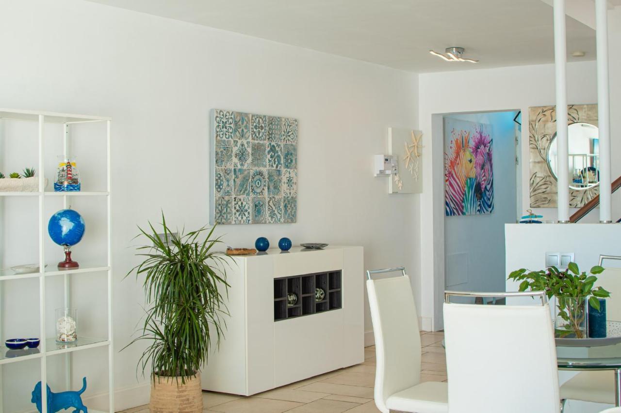 Frontline 25, Modern Coastal Design With Amazing Views Villa
