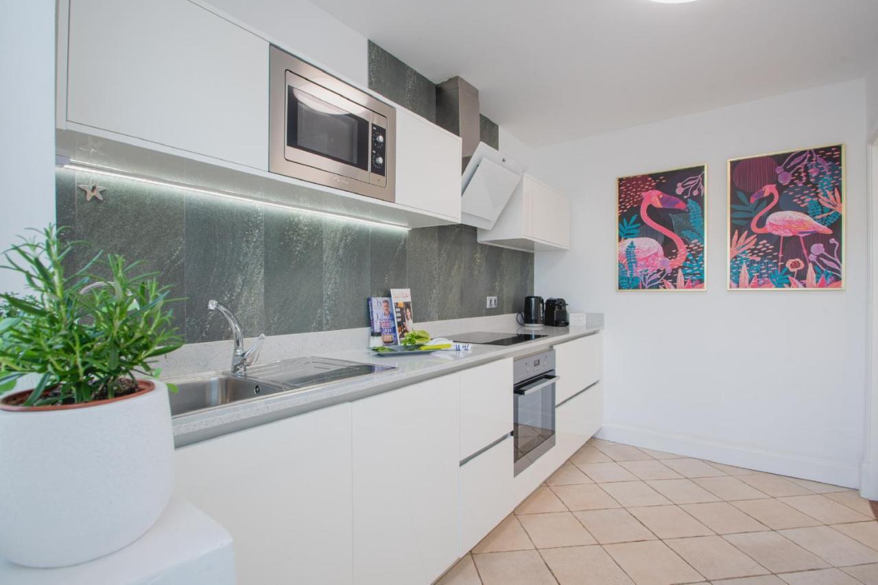 Frontline 25, Modern Coastal Design With Amazing Views Villa *