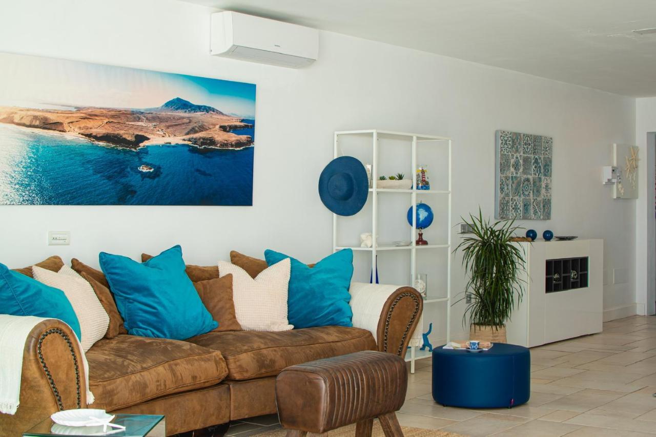 Frontline 25, Modern Coastal Design With Amazing Views Villa *
