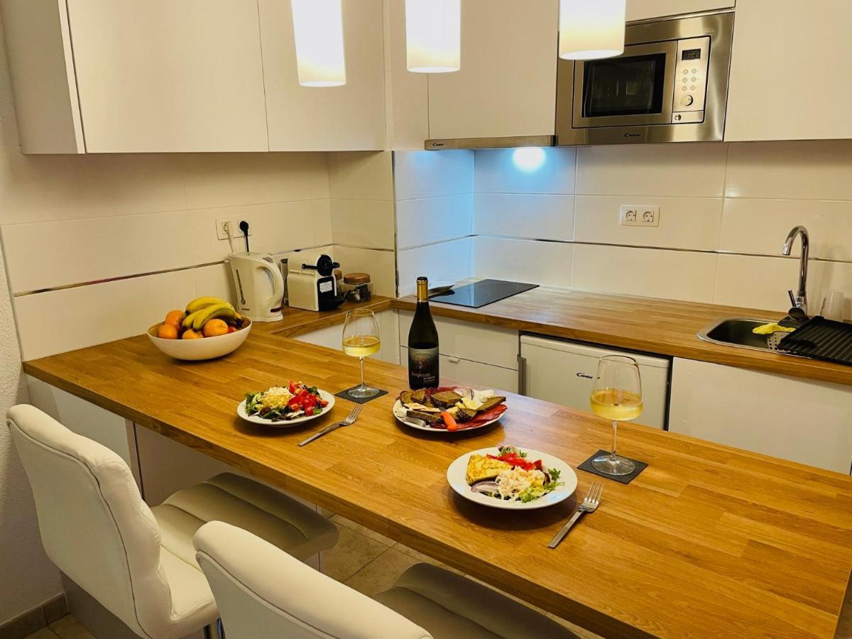 Relaxing Upper Floor Apartment- Exclusive Complex. Apartment